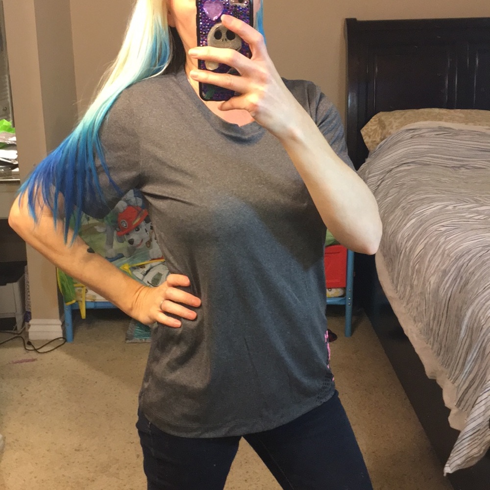 Like new Under Armour workout shirt